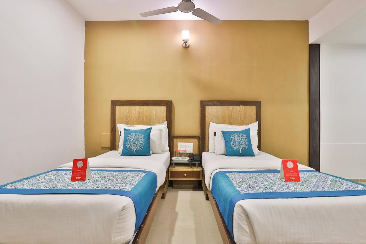 Oyo 2252 Double Bless Ahmedabad