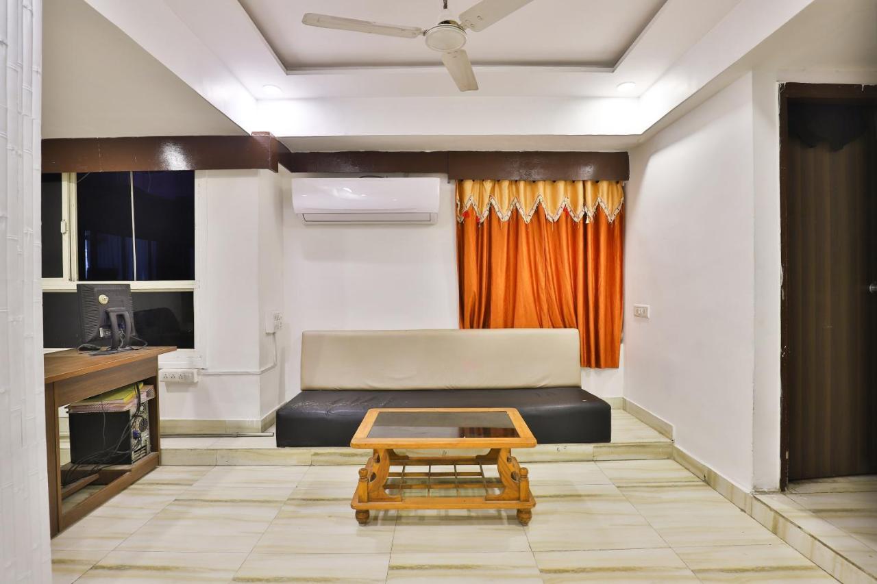 Hotel Oyo 2252 Double Bless 3*