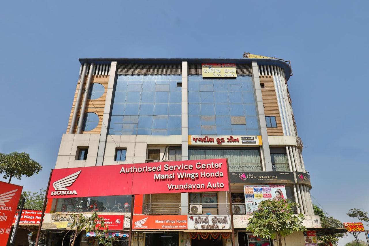 Oyo 2174 Radhey Ahmedabad