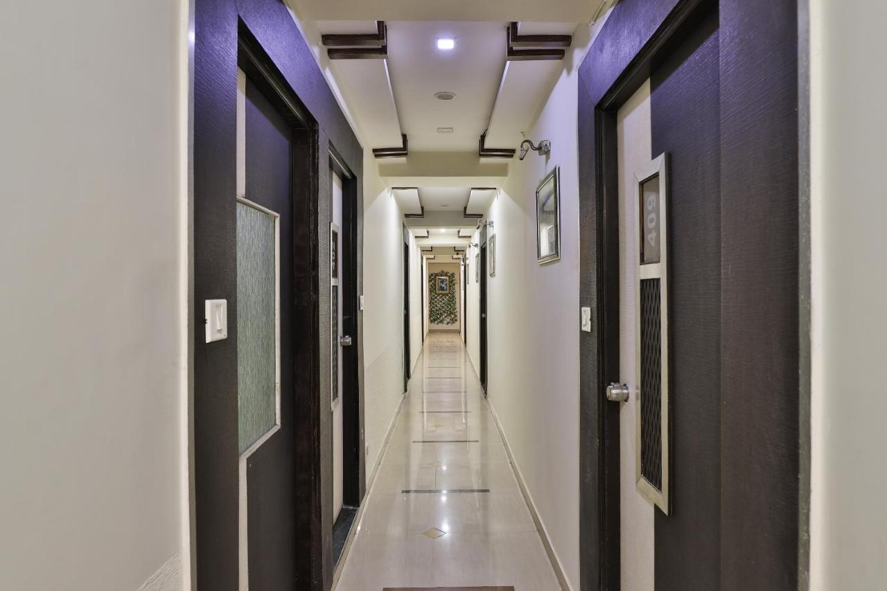 Oyo 2174 Radhey Hotel Ahmedabad
