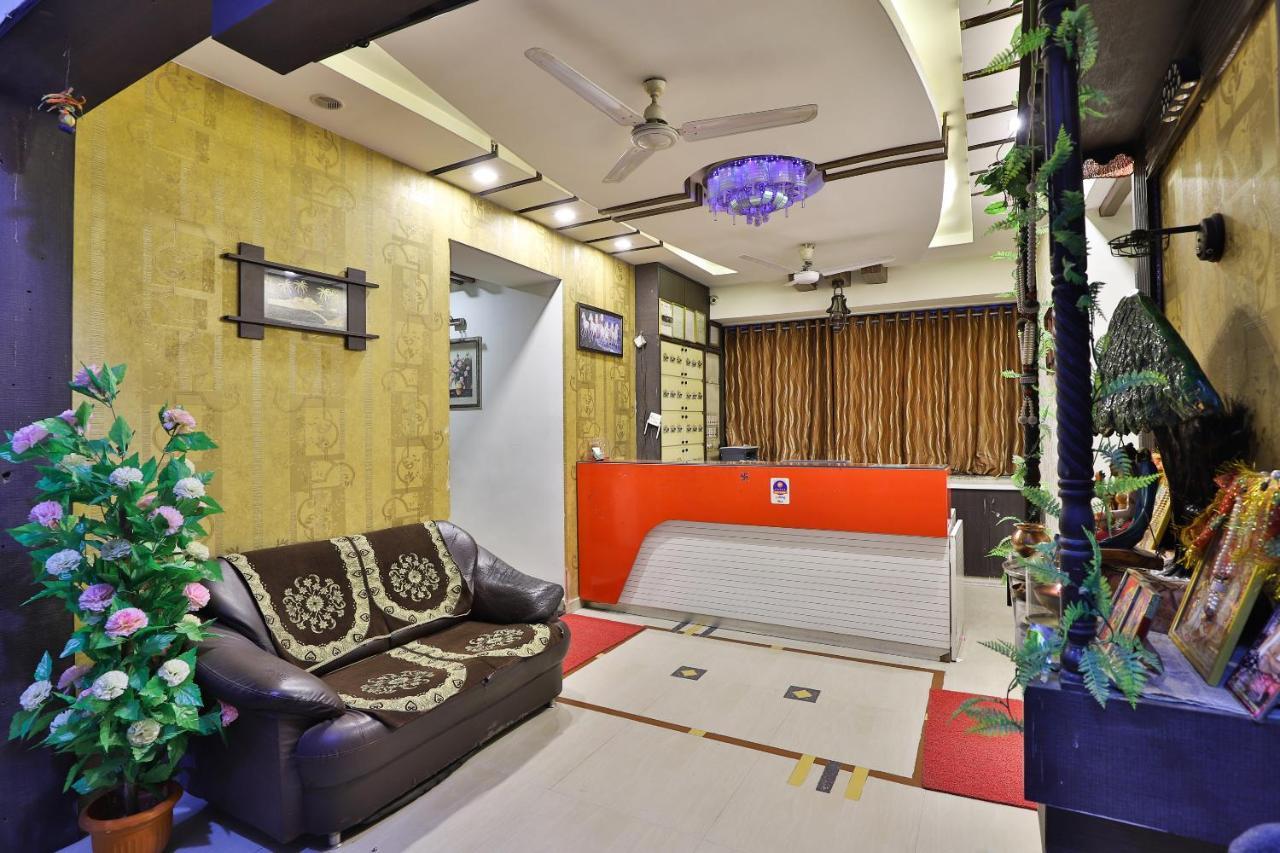 Hotel Oyo 2174 Radhey Ahmedabad