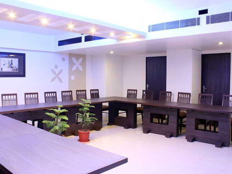 Hotel Silvercloud And Banquets