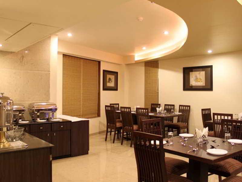 Hotel Silvercloud And Banquets 4*