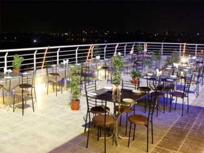 Silvercloud And Banquets Hotel 4*
