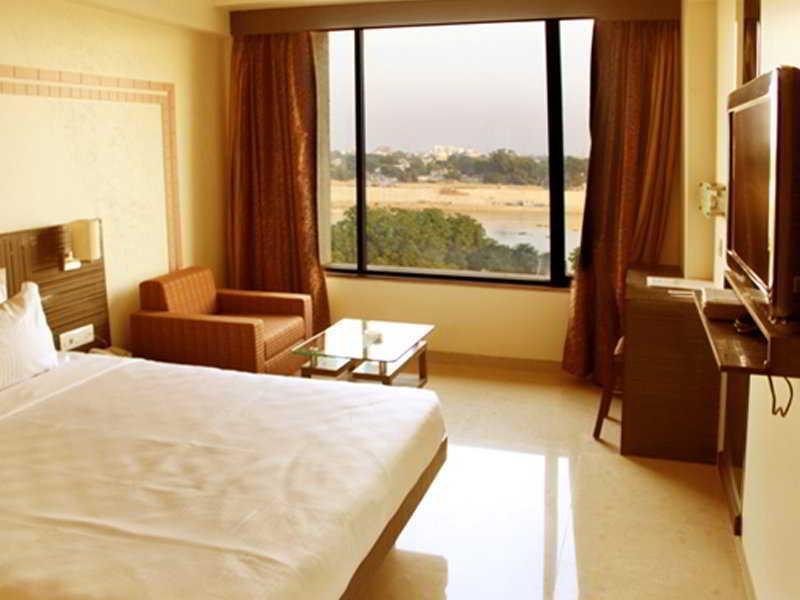 Silvercloud And Banquets Ahmedabad