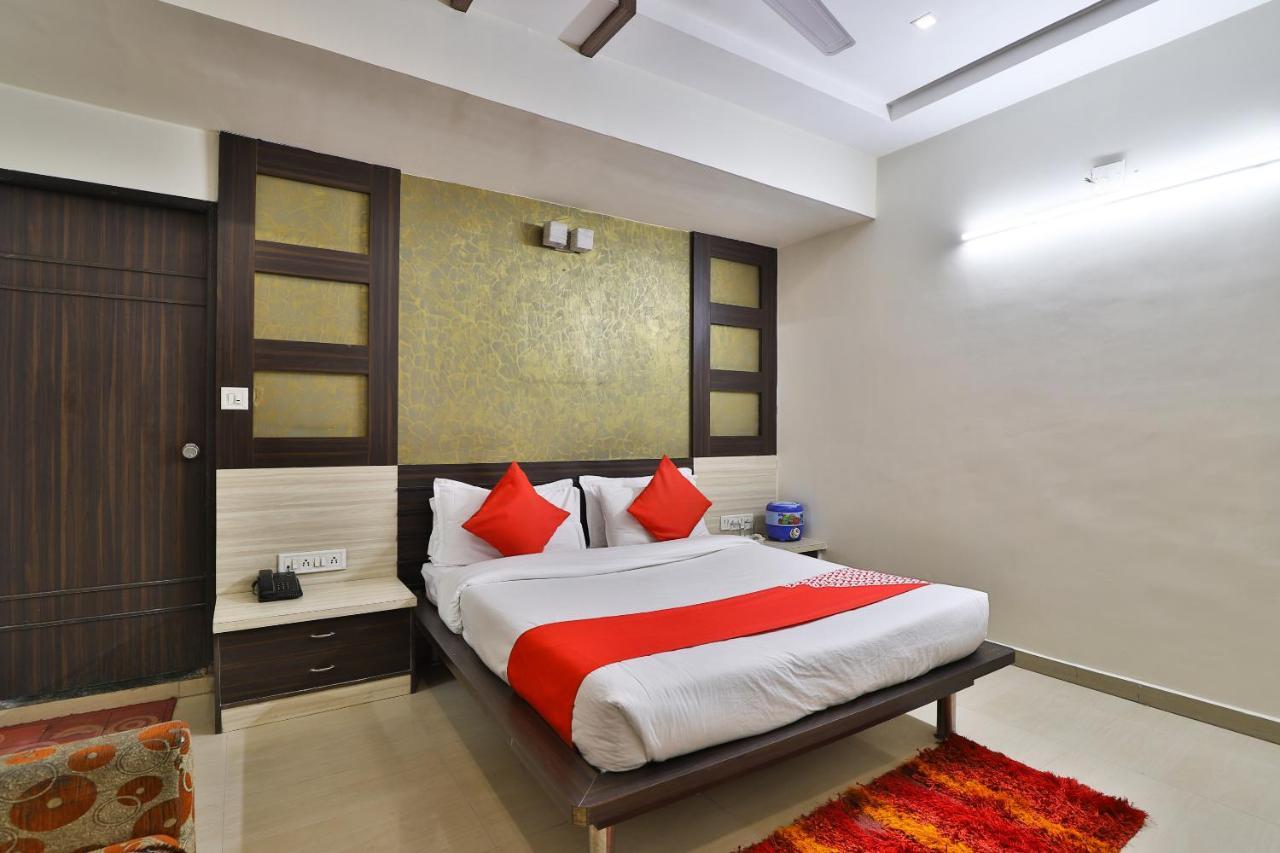 Oyo 2174 Radhey Hotel Ahmedabad
