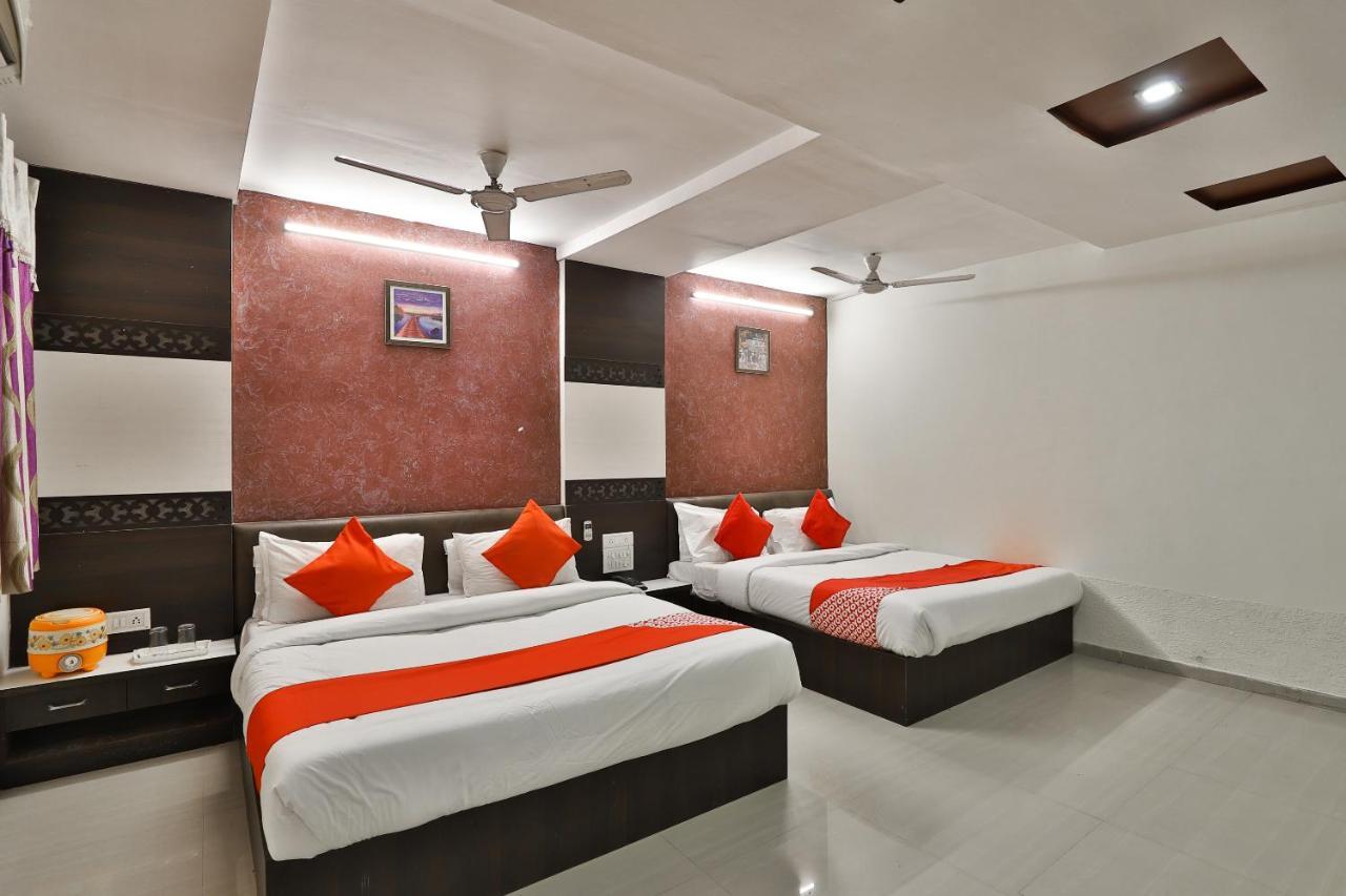 Oyo 2174 Radhey Hotel
