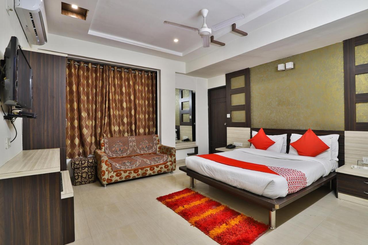 Hotel Oyo 2174 Radhey Ahmedabad