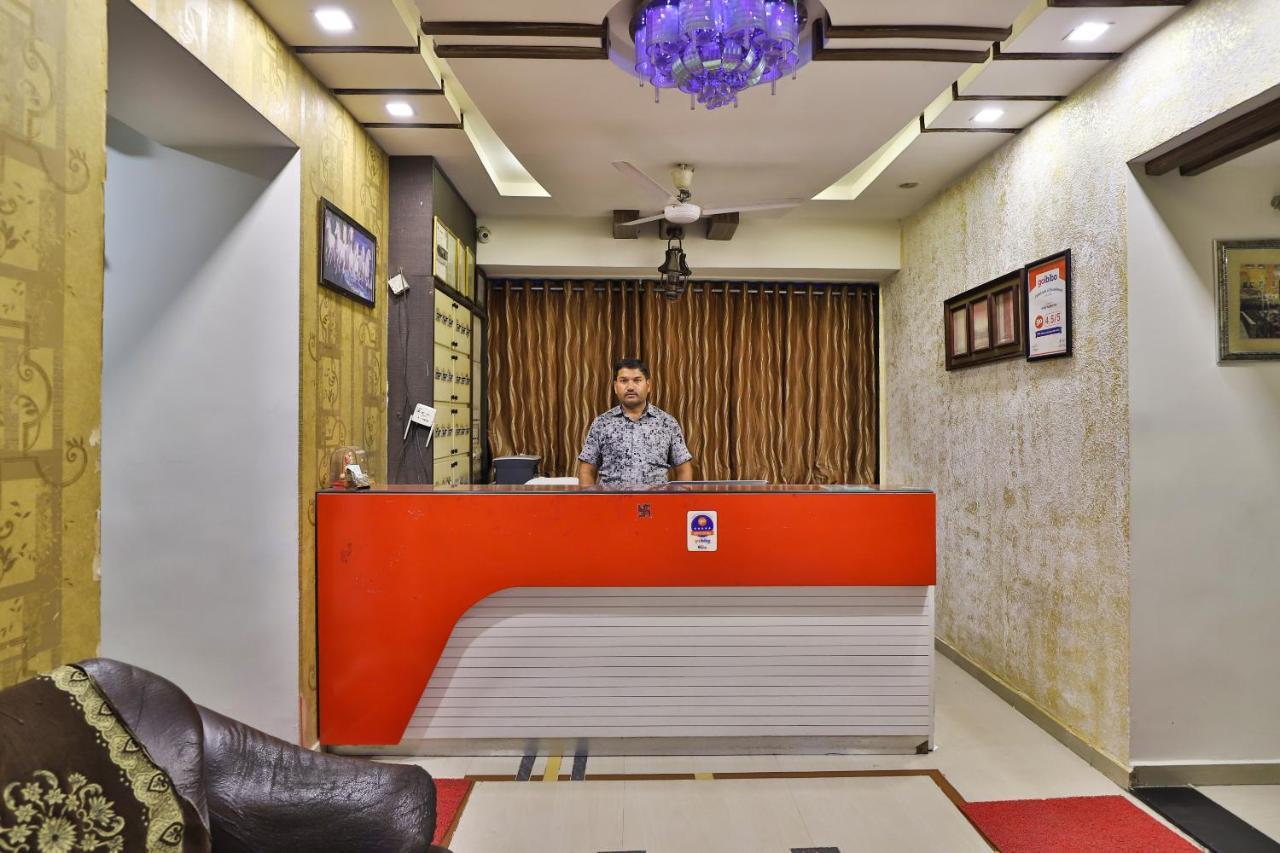 Oyo 2174 Radhey Hotel