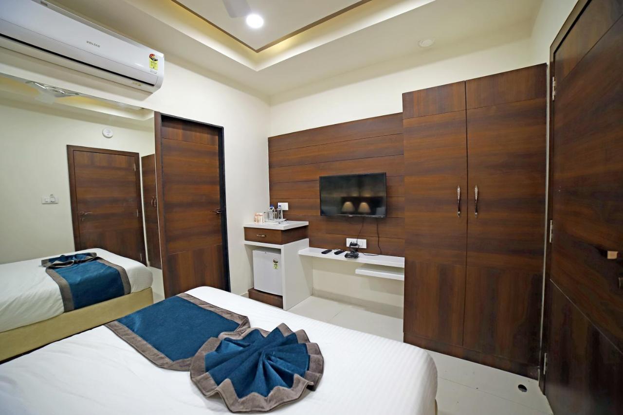 Priya Palace Hotel *