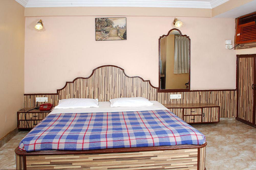 Hotel Centra 3*