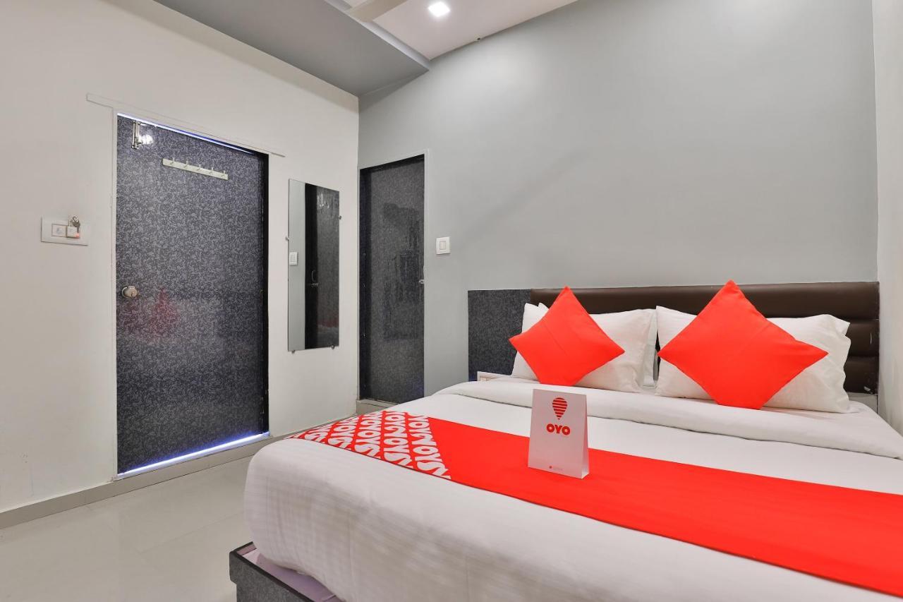Oyo 16383 Raj Palace Hotel Ahmedabad