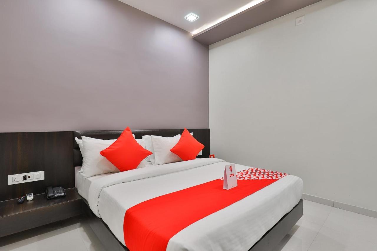 Oyo 16383 Raj Palace Hotel