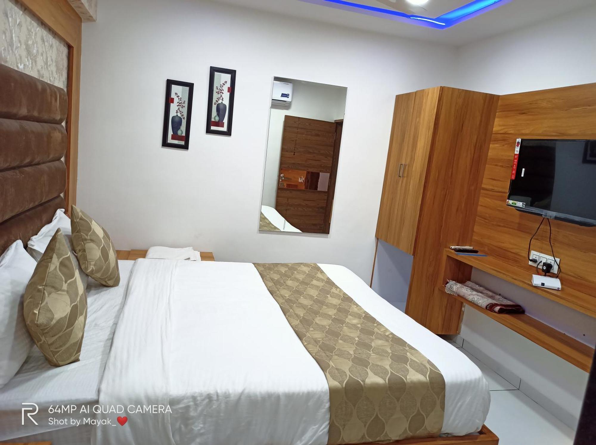 Royal Platinum Hotel 3*