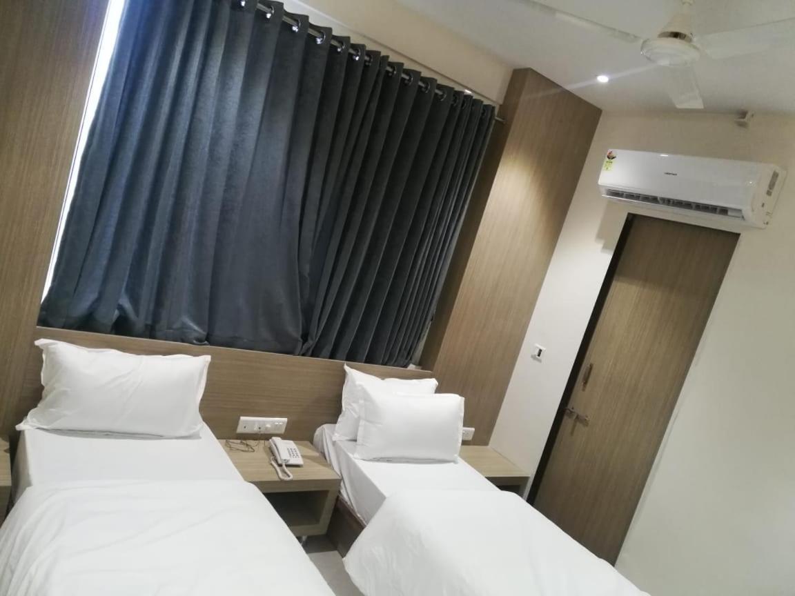 Hotel Satellite *