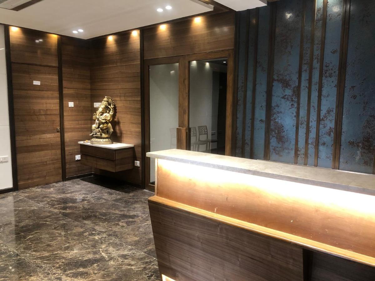 Hotel Circle *