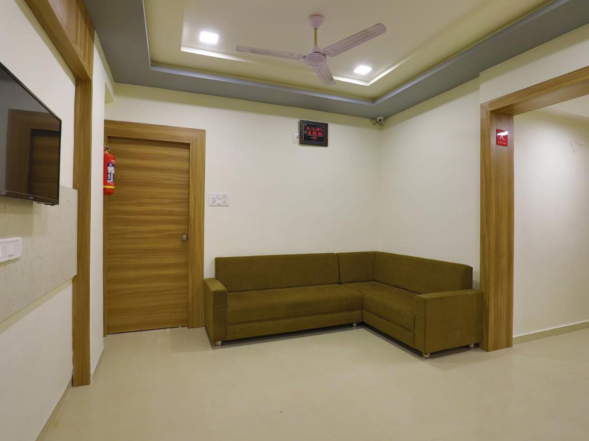 Oyo 10129 Hotel Ahmedabad