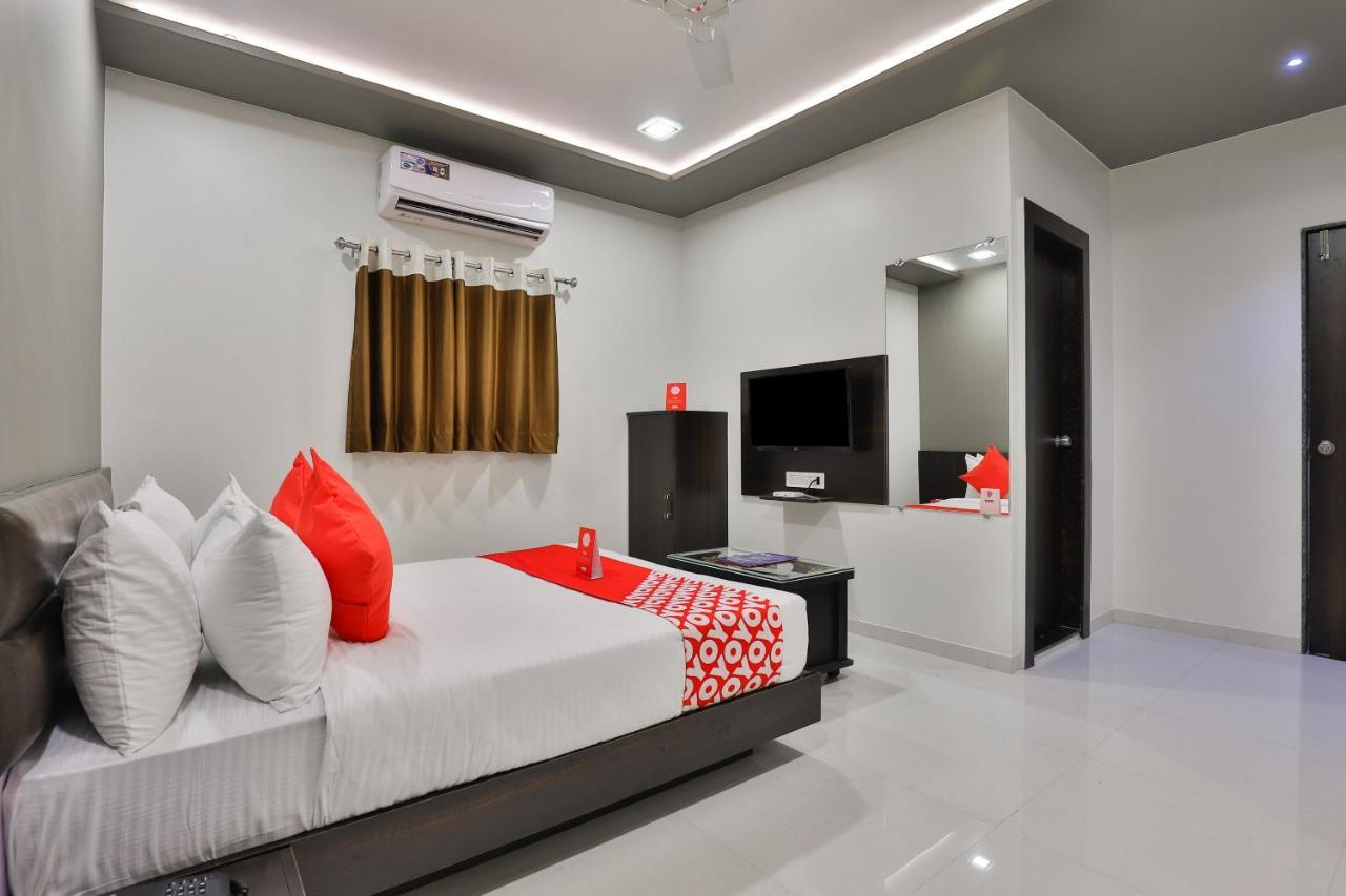 Hotel Oyo 16383 Raj Palace 3*