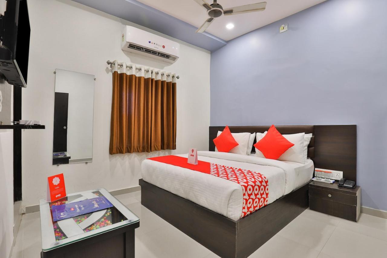 Hotel Oyo 16383 Raj Palace