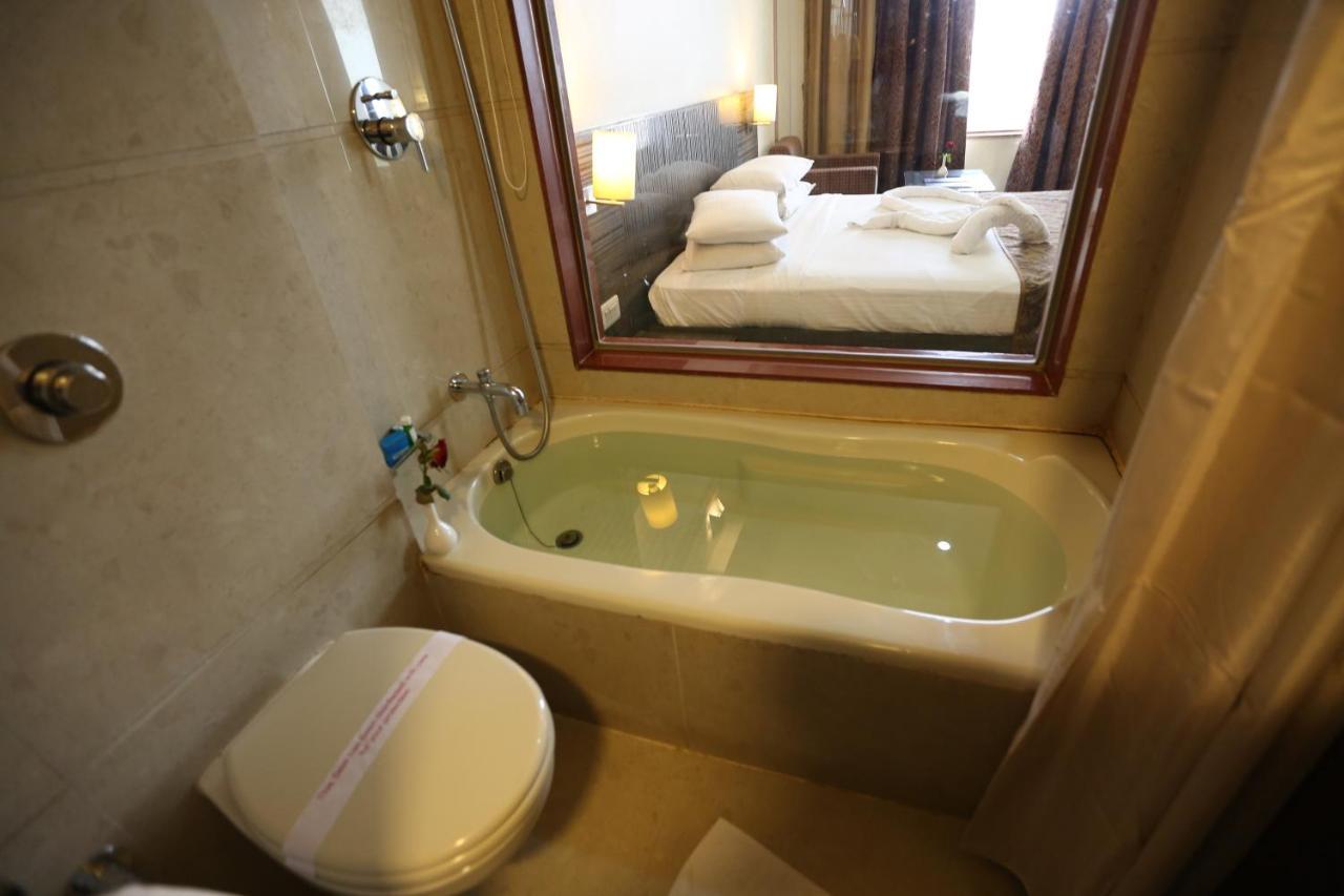 Silvercloud And Banquets Hotel Ahmedabad