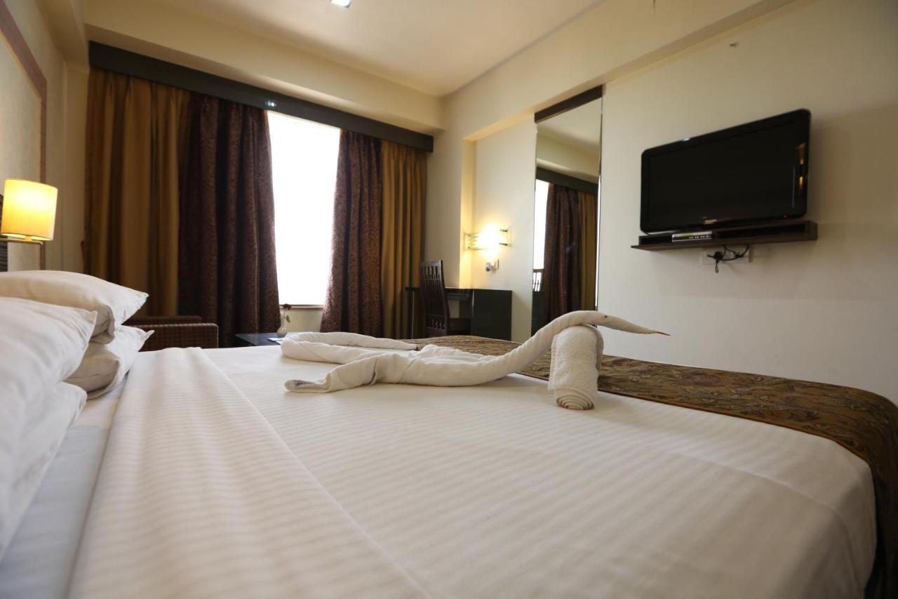 Silvercloud And Banquets Hotel Ahmedabad