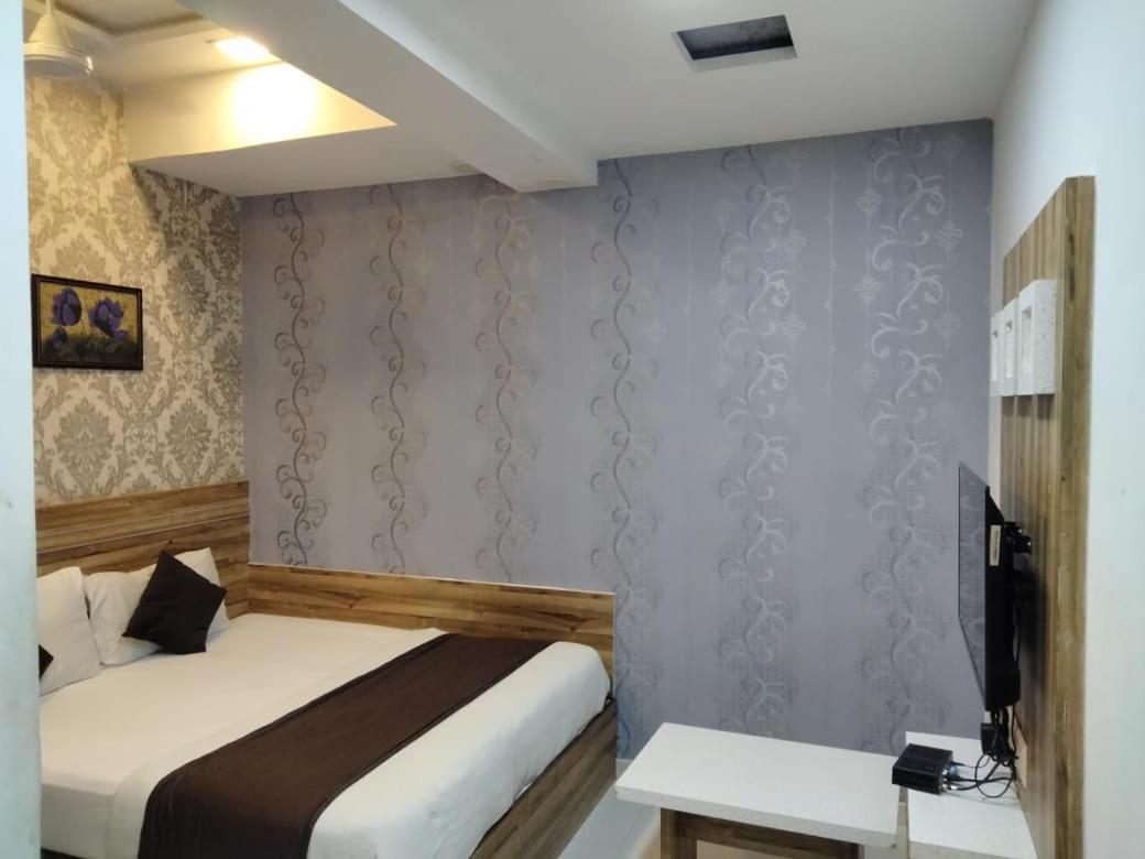 Hotel Lords In Ahmedabad