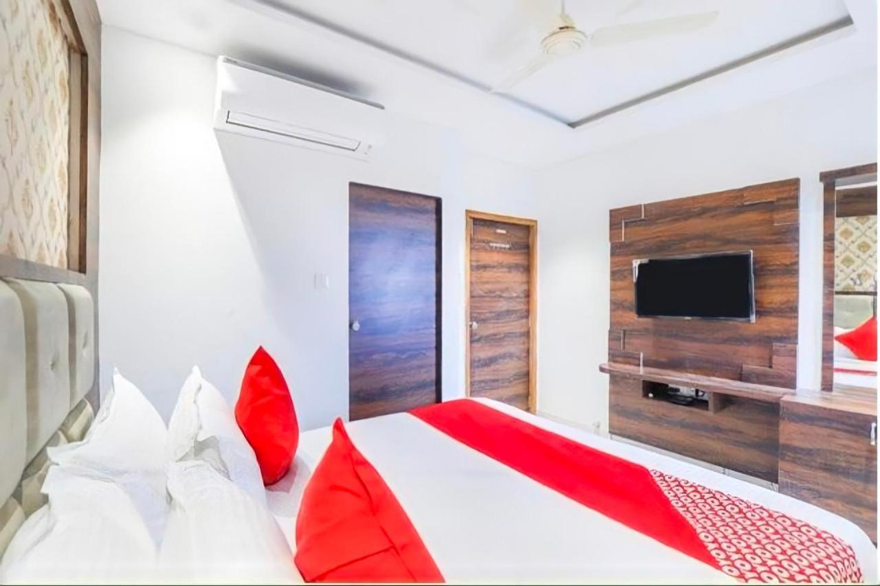 Hotel Pinnacle - Ahmedabad