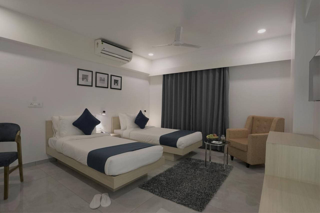 The Mantra One By Blues Hotels Ahmedabad