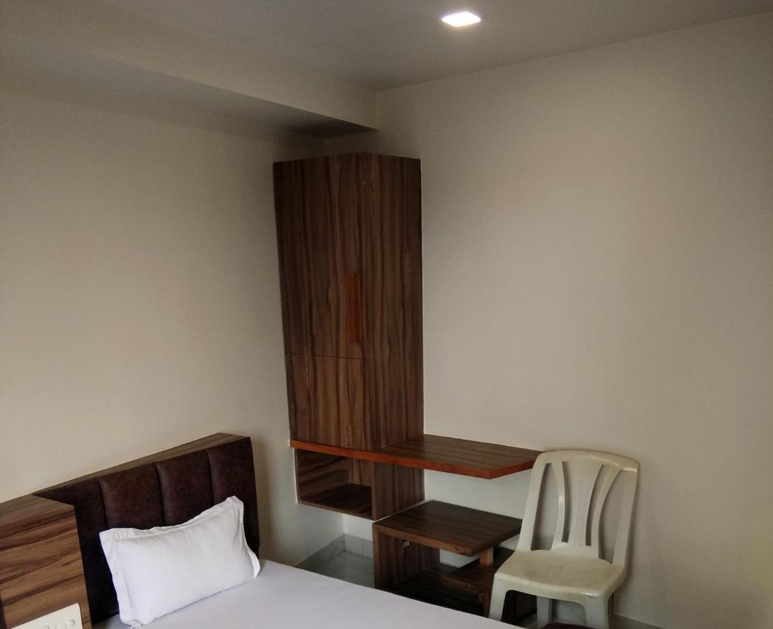 Milan Hotel *