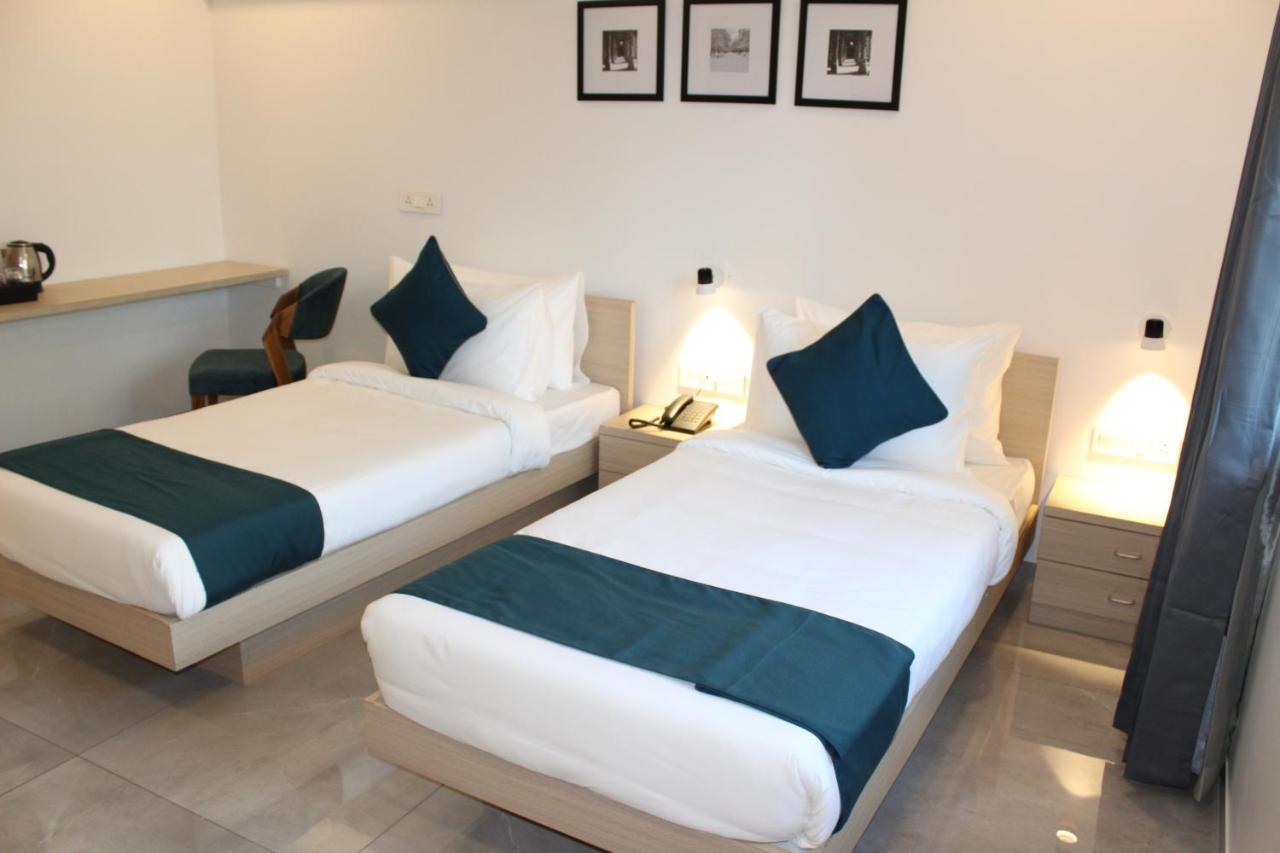 Hotel The Mantra One By Blues Hotels Ahmedabad