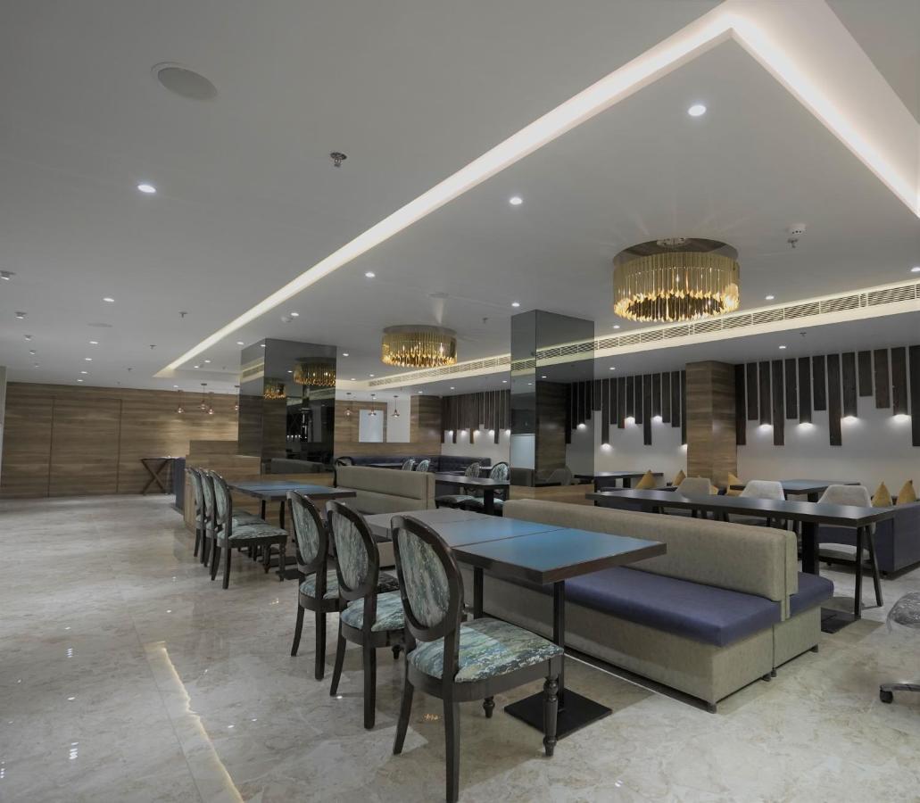 Hotel The Mantra One By Blues Hotels Ahmedabad