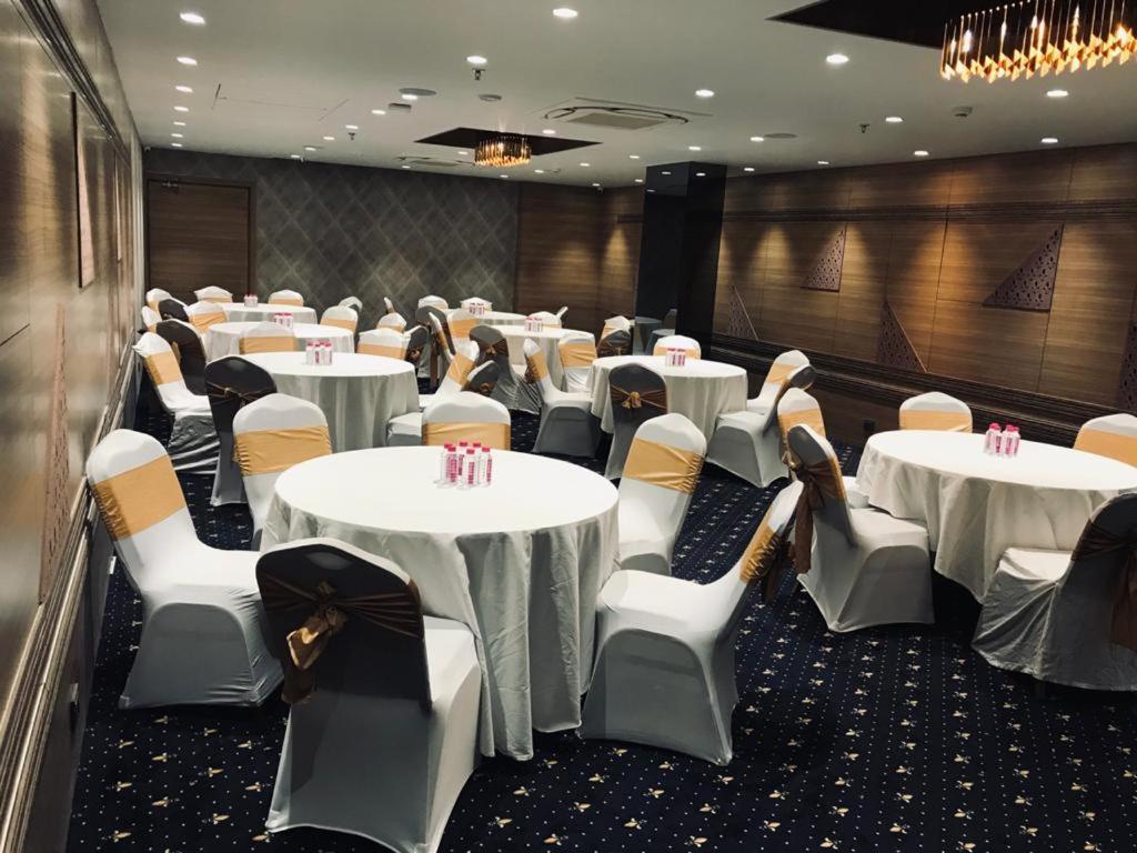 The Mantra One By Blues Hotels Hotel Ahmedabad