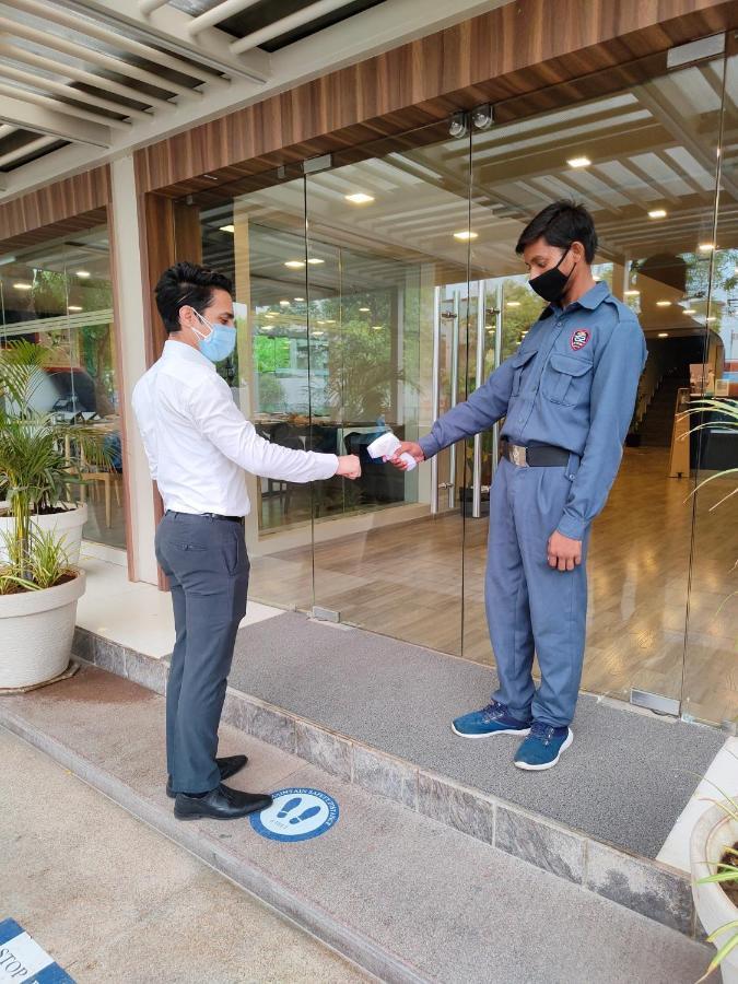 Hotel Kanak Beacon - Ashram Road 3*