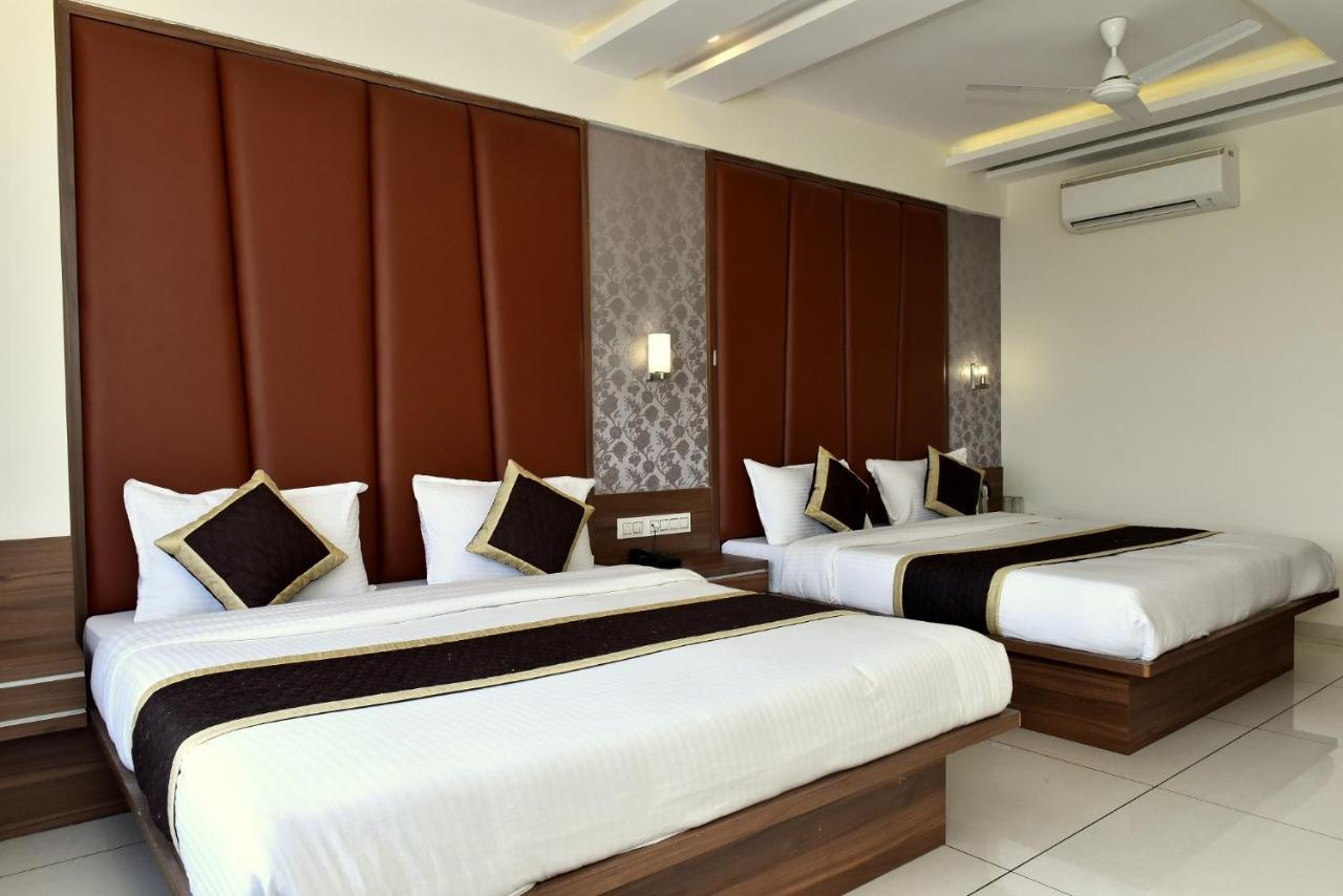 Royal Square By Sky Hotel 3*