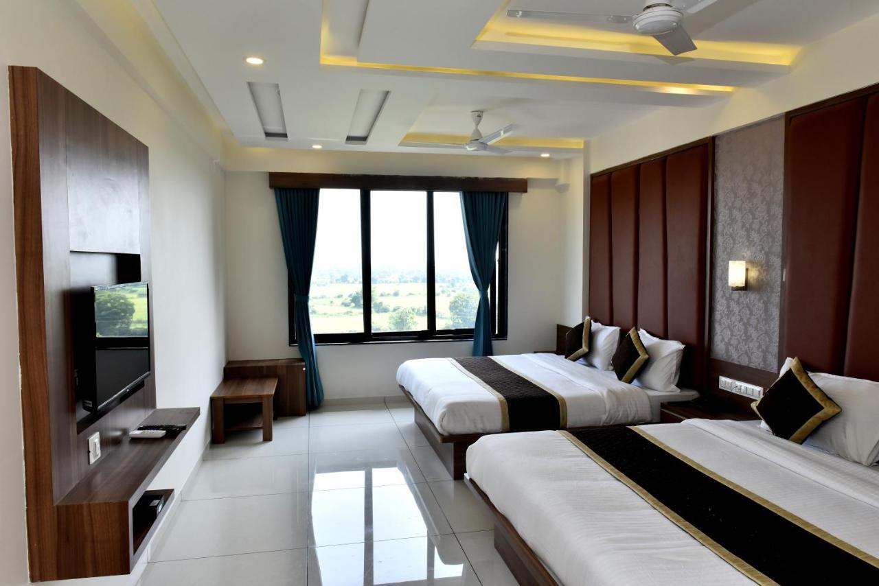 Hotel Royal Square By Sky 3*