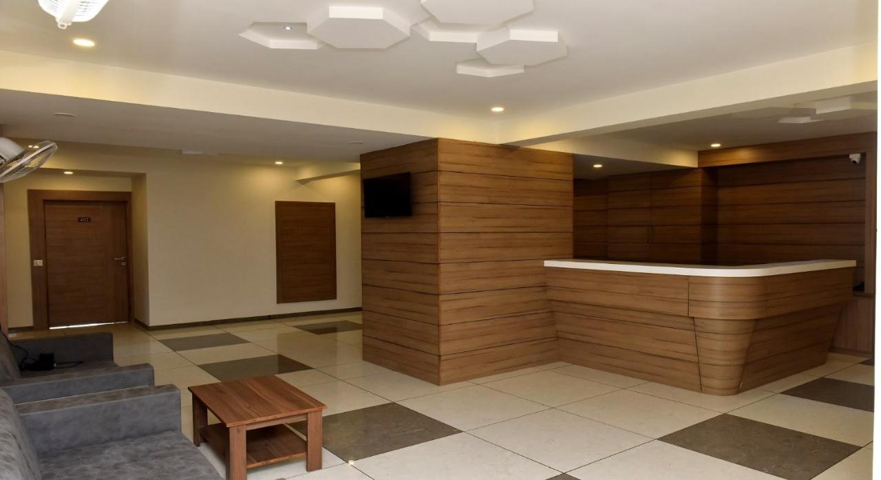 Royal Square By Sky Hotel Ahmedabad