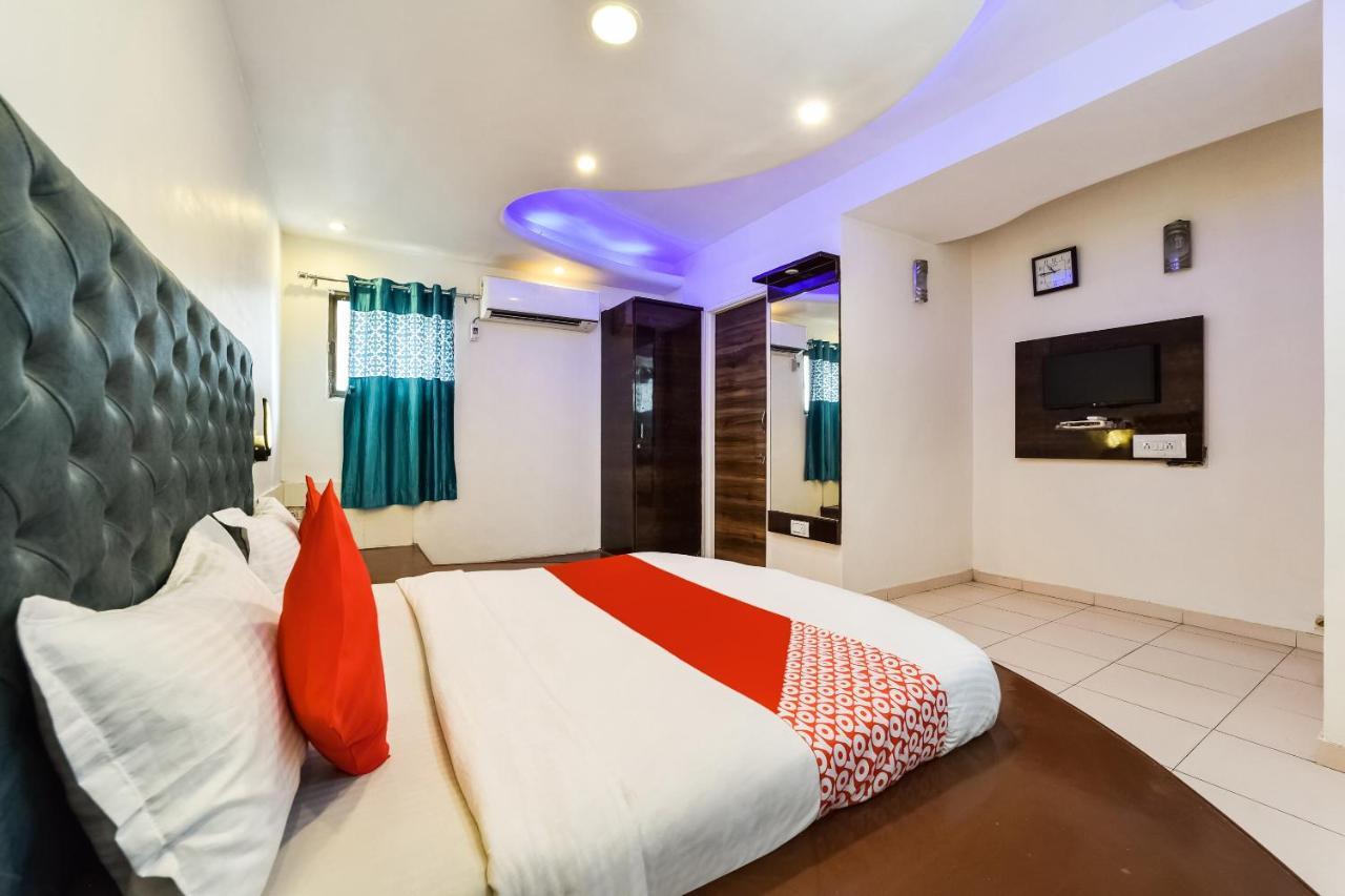 Hotel Collection O 11650 Grand Apple