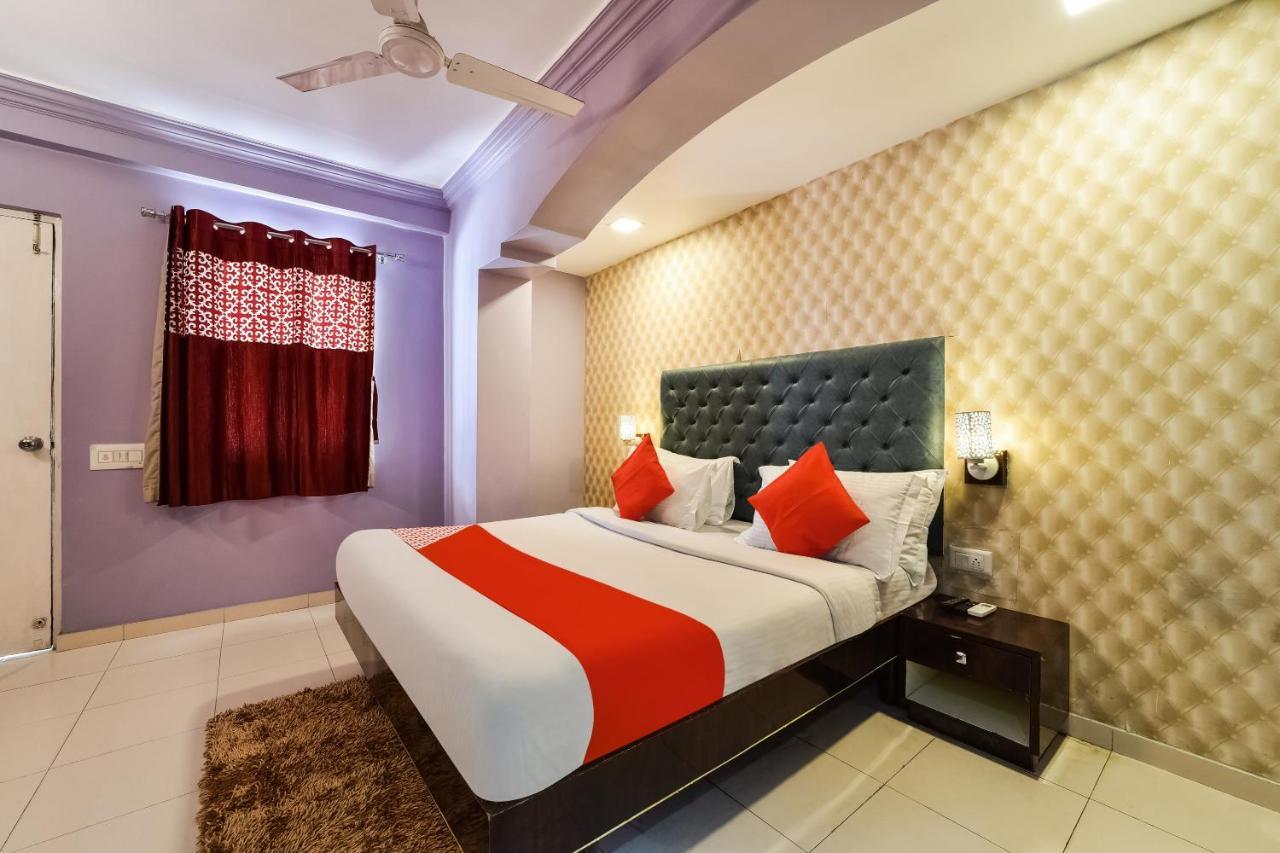 Collection O 11650 Grand Apple Hotel 3*