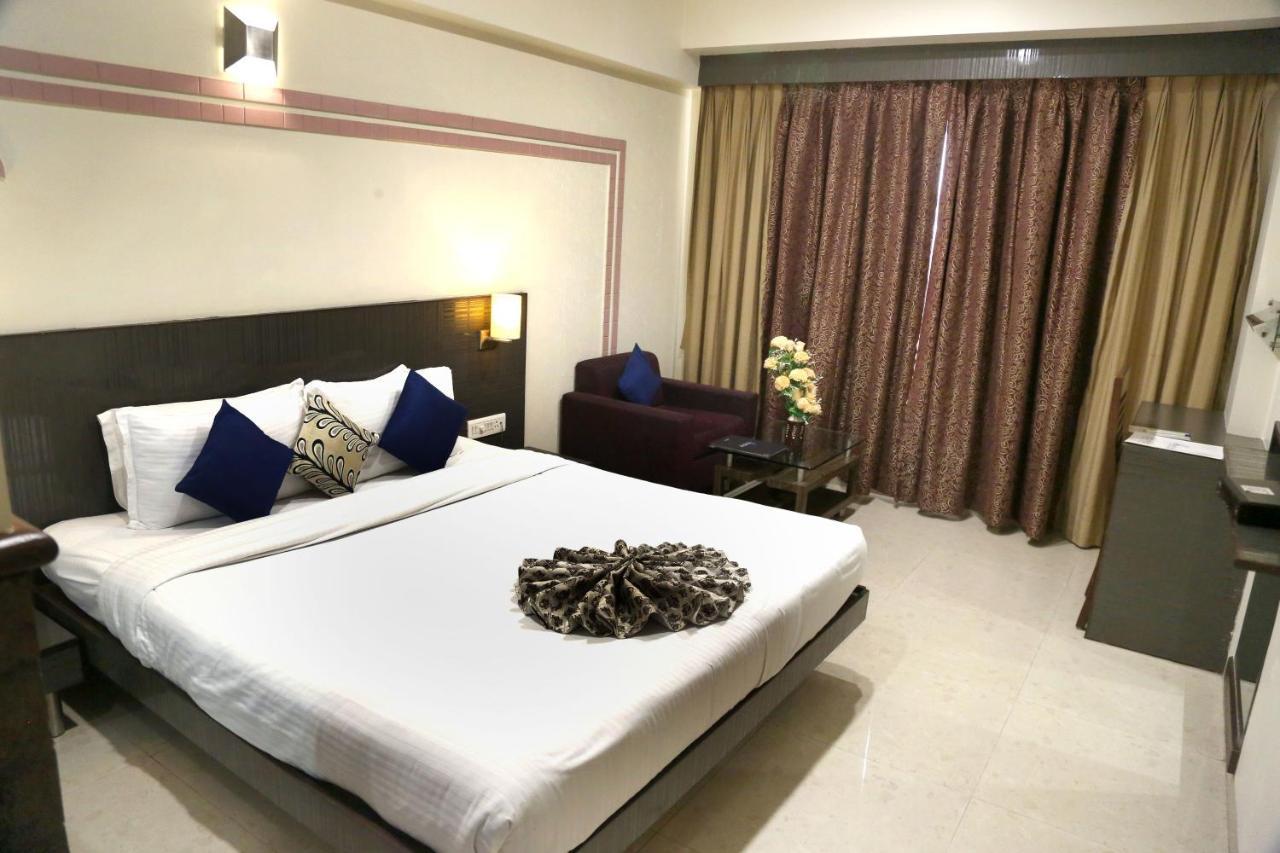 Hotel Silvercloud And Banquets 4*