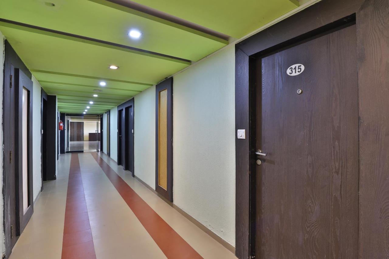 Oyo 949 Malhar Hotel 3*