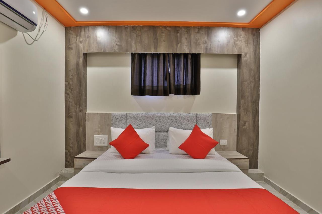 Oyo 37359 Hotel Shiv Villa Hotel 3*