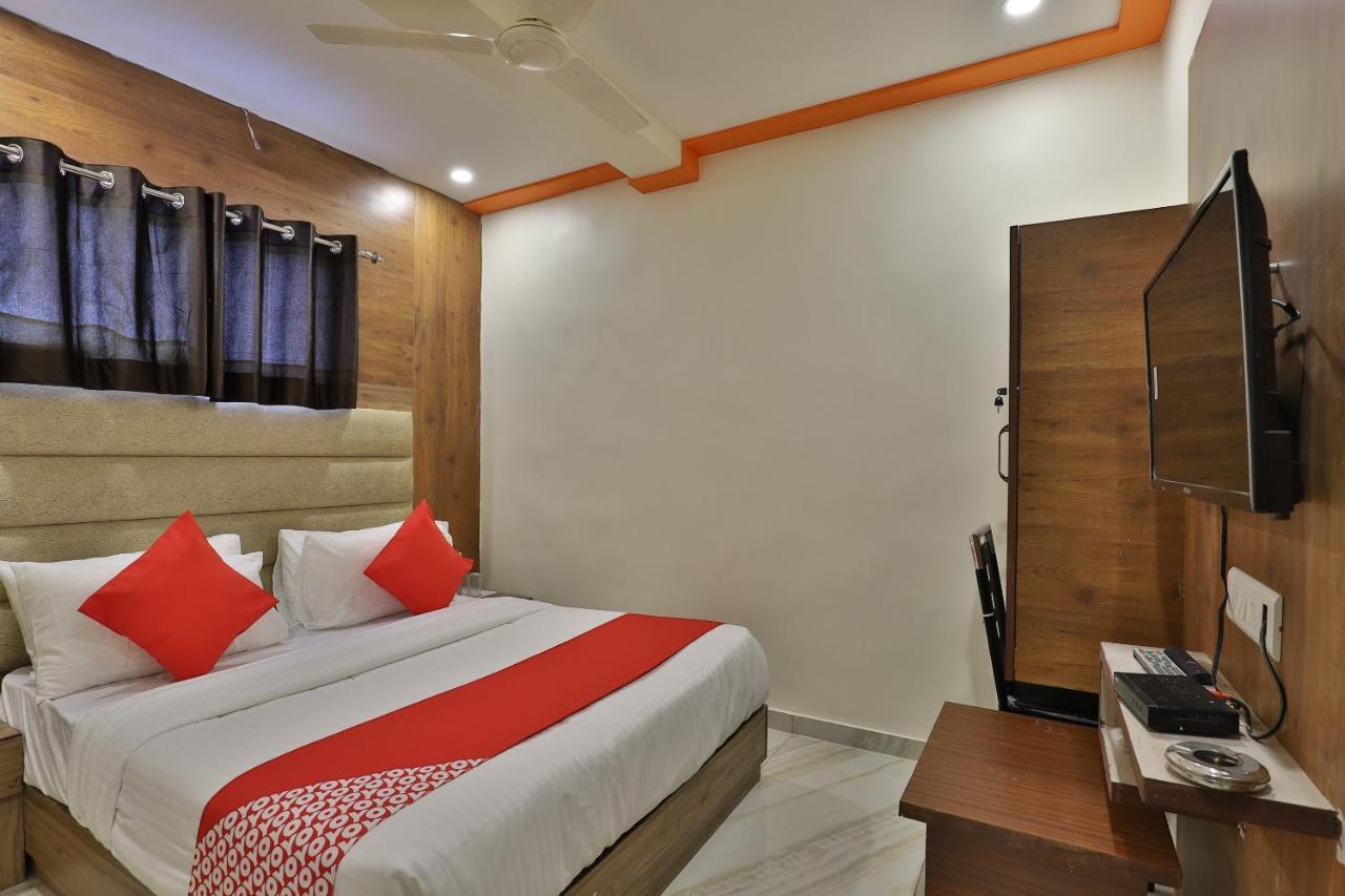 Oyo 37359 Hotel Shiv Villa Ahmedabad