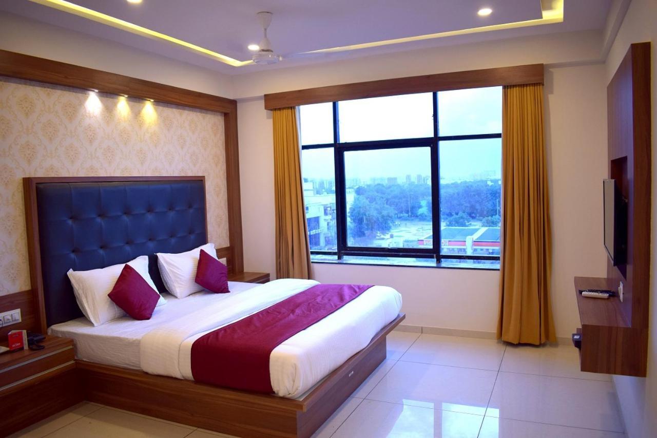 Royal Square By Sky Hotel