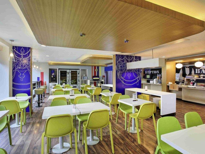 Hotel Express Prahlad Nagar By Ihg Ahmedabad