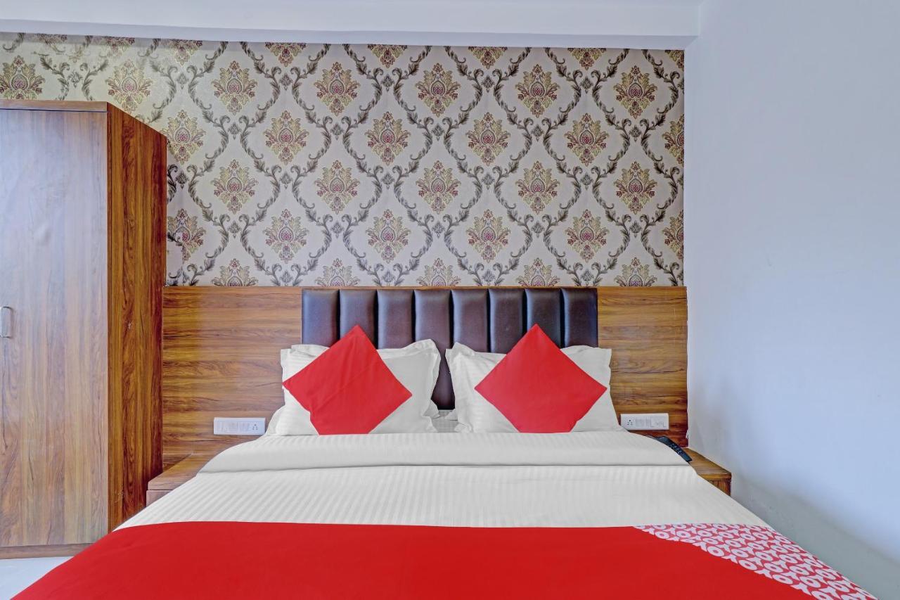 Hotel Oyo 81729 Blue Star
