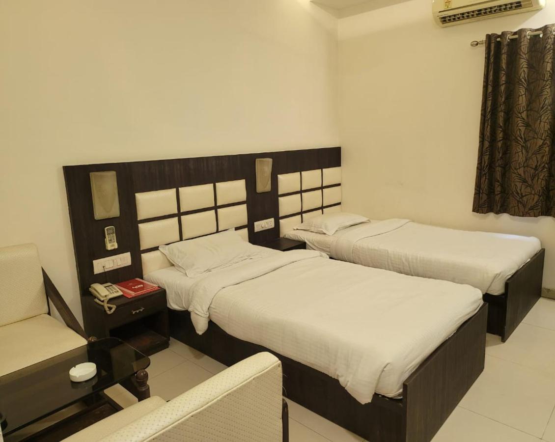 Golden Plaza 3* Ahmedabad