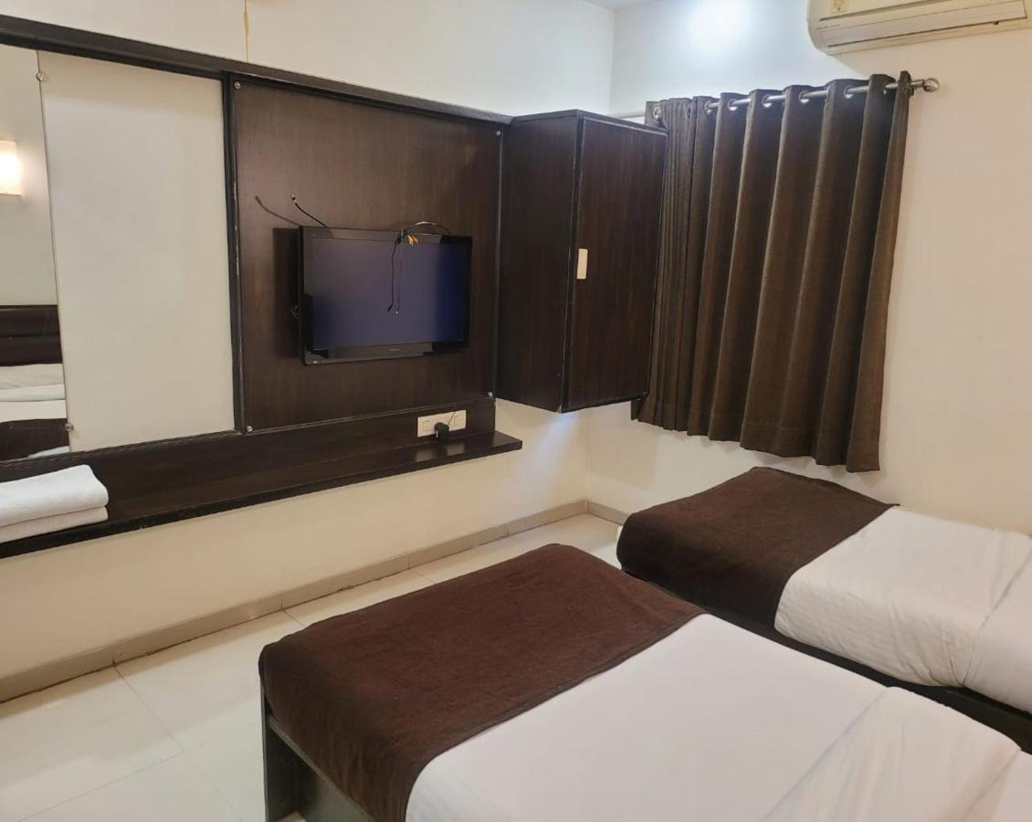 Golden Plaza 3*