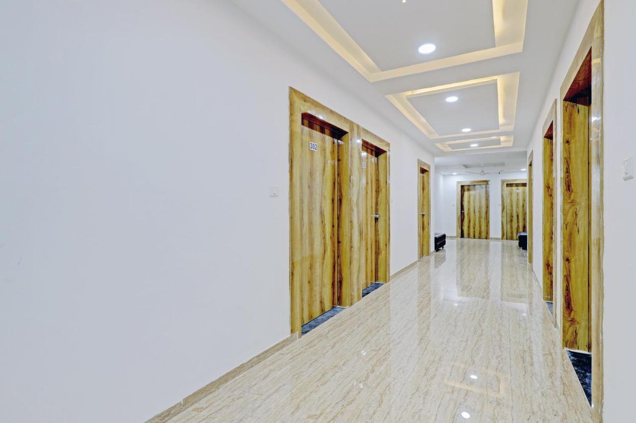 Oyo 81729 Blue Star Ahmedabad