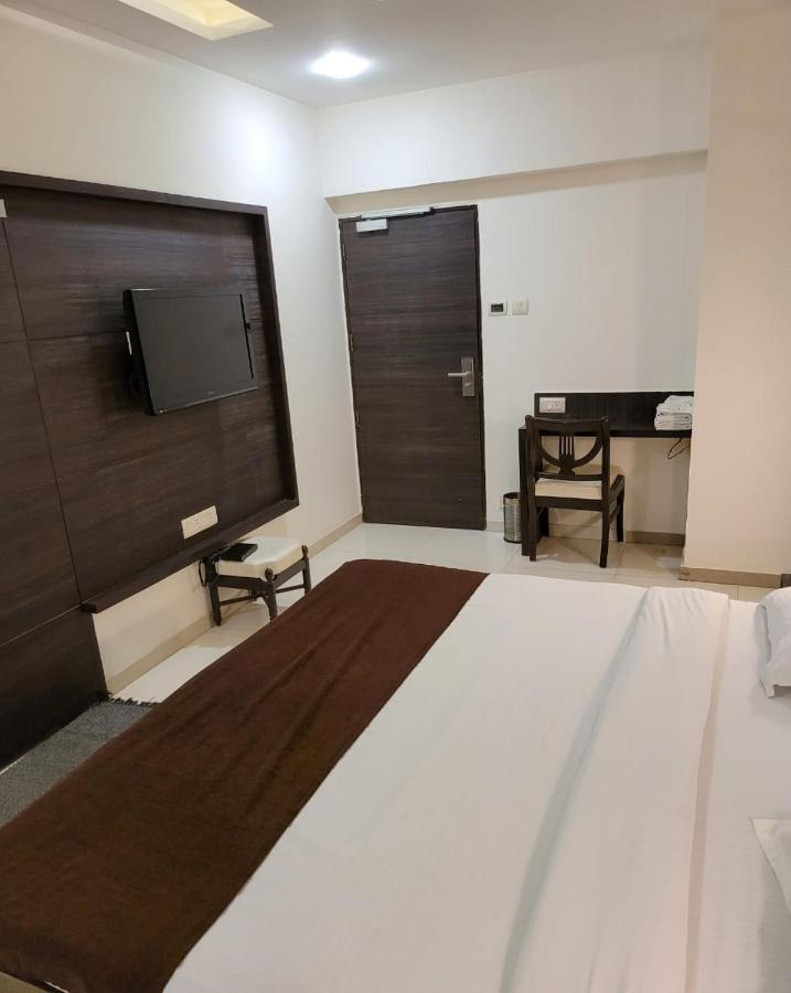 Golden Plaza 3*