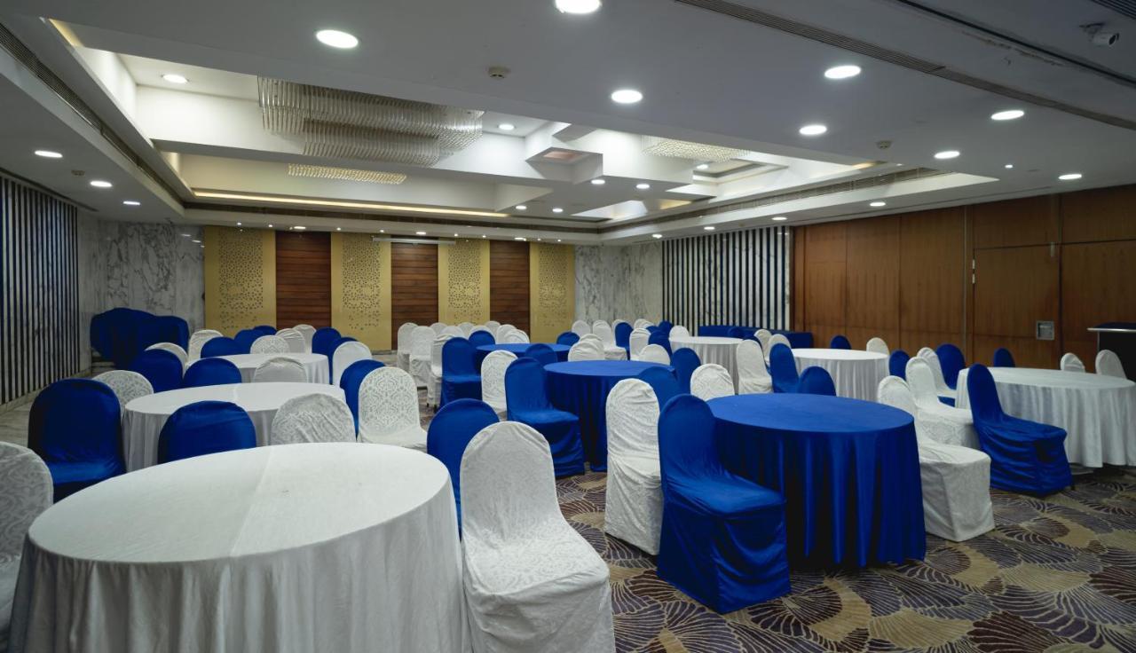 The Fern Residency, Subhash Bridge, 4*